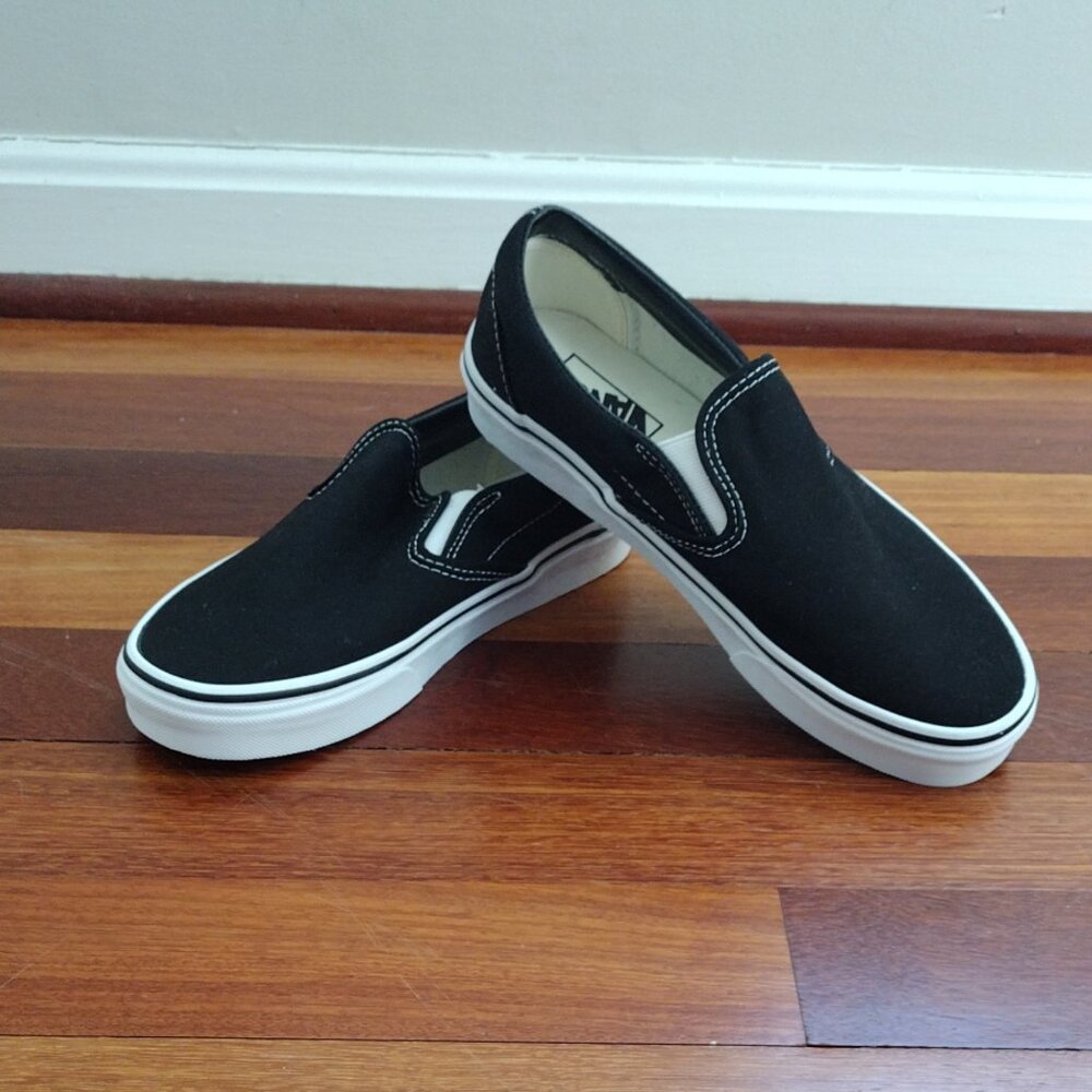 Brand New in Box Mens (SZ 8) Womens (SZ 9.5) Black Vans Classic Slip-On Shoes